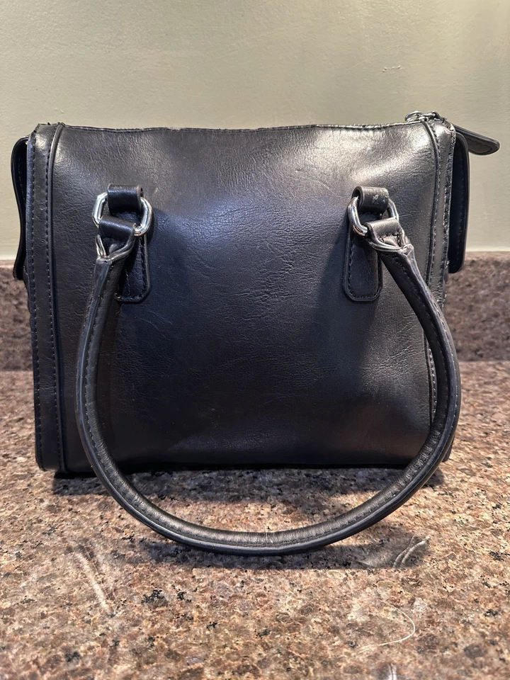 GUESS Women's BLACK W DANGLE GUESS on CHAIN QuiltedBox Satchel Handbag VTG READ - Image 4 of 4