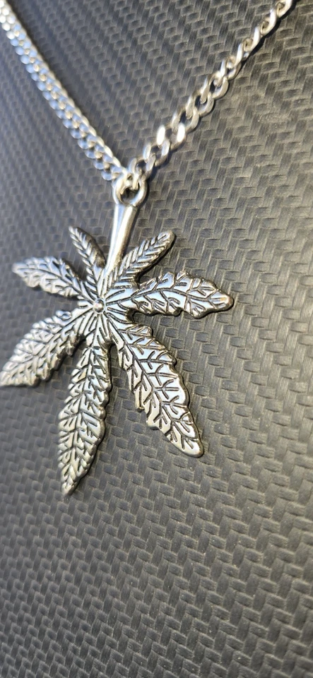 Collar Cadena Hoja Marihuana Olla Hierba Cáñamo THC 420 Hippie Stoner Color Plata Foto 4 de 4