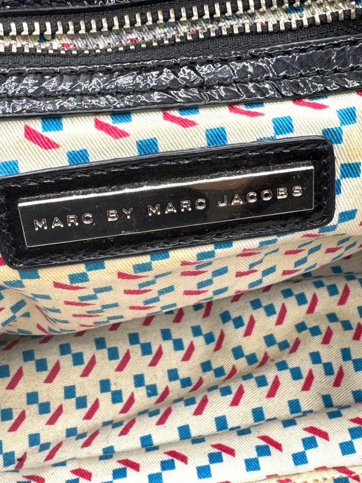 Bolso de mano vintage Y2K Marc Jacobs de charol negro hinchado Foto 4 de 4