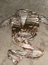 Womens Tshirt Wrap Size Xs !! New I Bought It And Didnt Fit My Size !! Like Neww