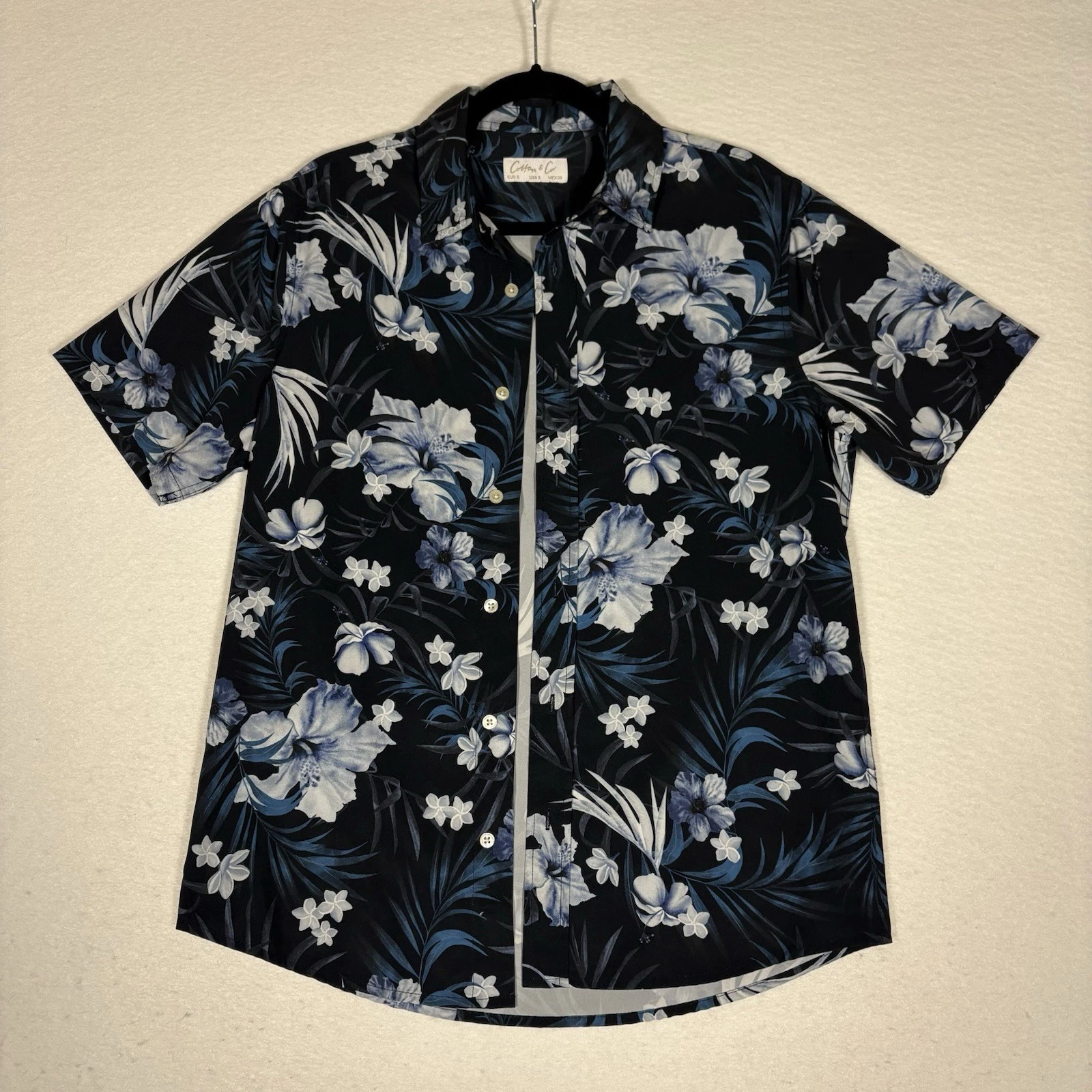 Cotton and Co Men's Hawaiian Blue/Black Button-Up Shirt Small #T0154