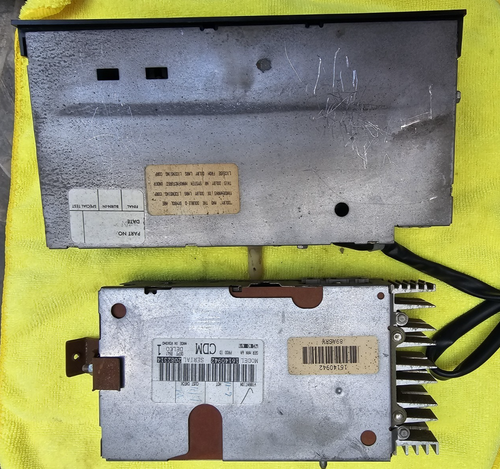 88-94 CHEVY GMC TRUCK C1500 SUBURBAN FACTORY RADIO CASSETTE AMP TAPE PLAYER OEM - Picture 6 of 7