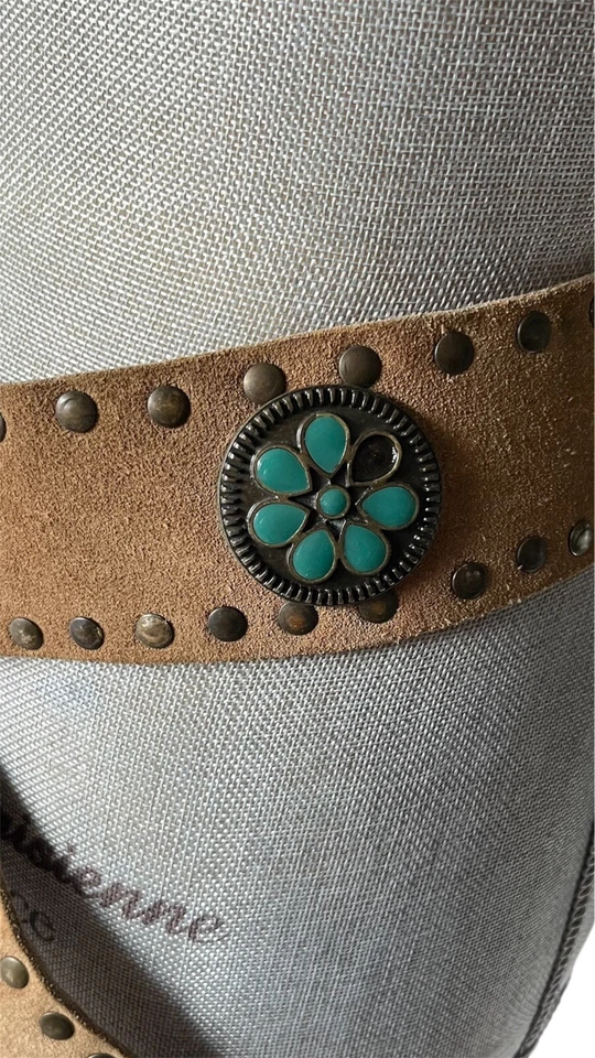 Cinturón de gamuza real grande estilo bohemio vintage con hebilla de latón flor esmaltada Foto 4 de 4