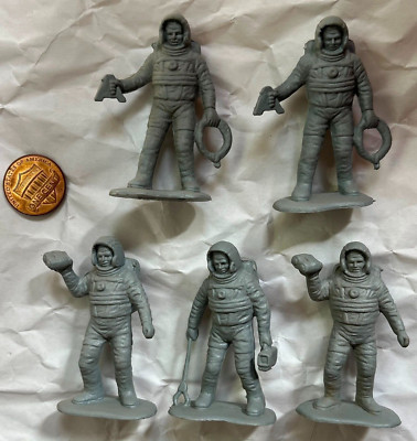 5 vintage grey astronaut figures 2'' space figures moon landing NASA gray