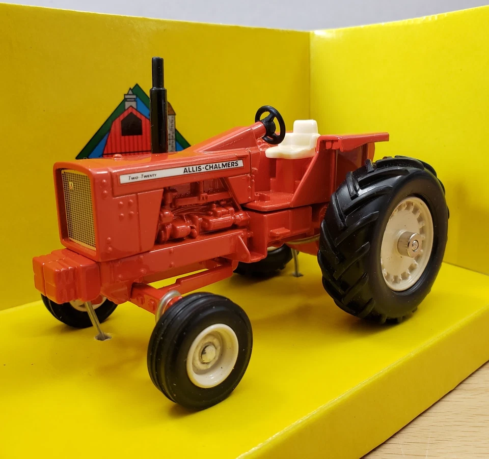 Ertl Allis-Chalmers Two-Twenty Tractor Farm Classics Diecast 1:43 - Image 1 of 4