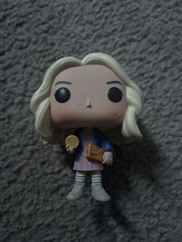 Funko Pop! Vinyl: Stranger Things - Eleven with Eggos (Chase) #421