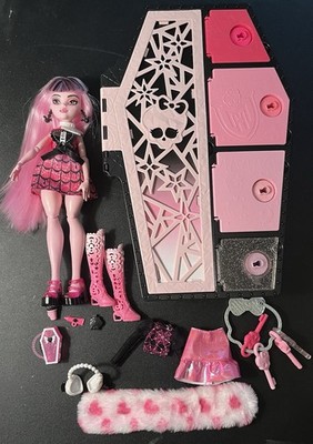 Monster High Skulltimate Secrets Doll Fearidescent Draculaura Coffin & Acc