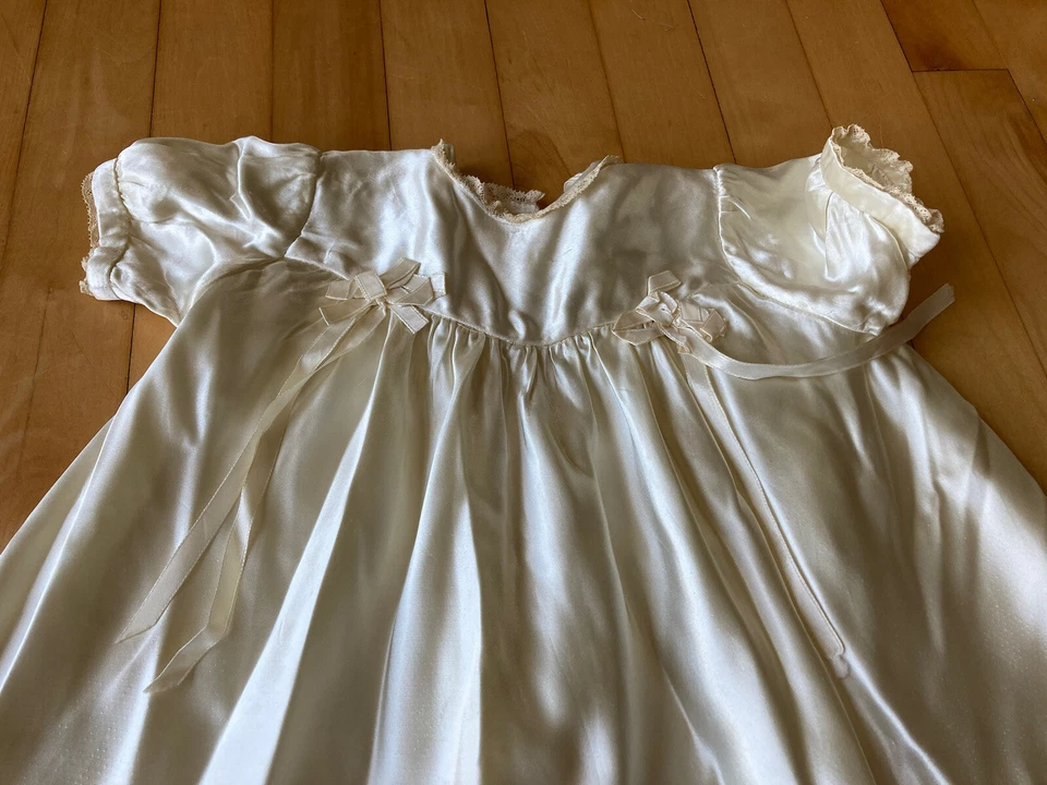 Beauty! Antique Victorian Satin Lace Baby Girl Christening Gown Baptismal Dress - Image 3 of 4