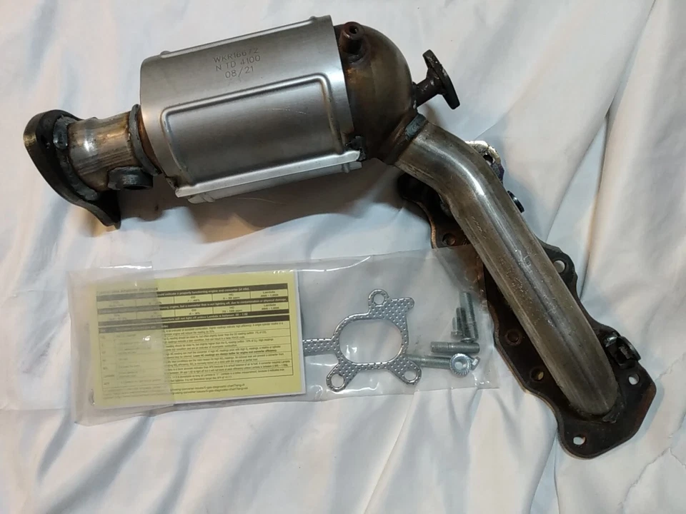 Walker 16672 Ultra Catalytic Converter With Exhaust Manifold-for Suzuki - Image 2 of 4