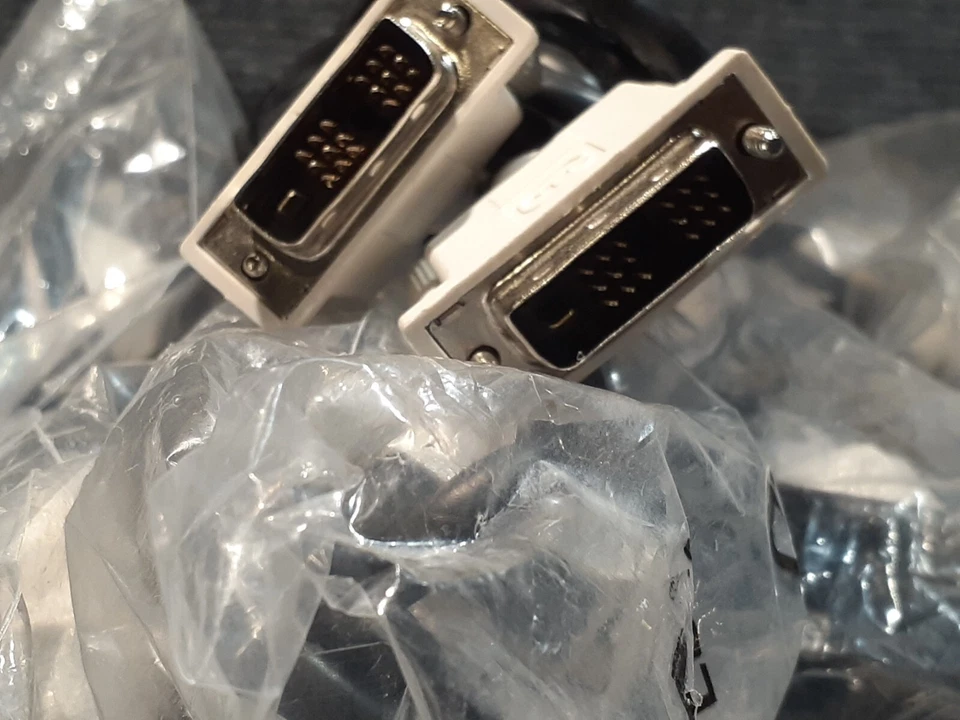 One DVI-D Male to DVI-D Male White 6ft Monitor PC LCD TV Video Cable - Image 4 of 4