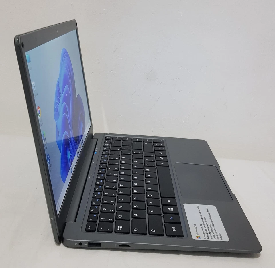 EZBook X3 13.4" Laptop N3350 1.10 GHz 4GB RAM 64GB SSD - Image 3 of 4