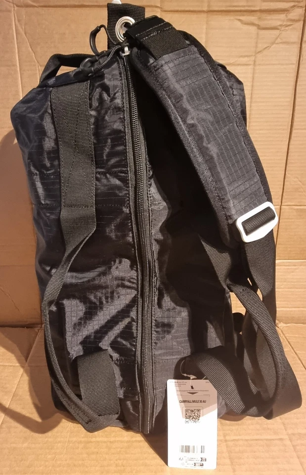 Berghaus Carryall 30L Mule Holdall Gym Bag / Weekend Shoulder Bag in Black - Image 2 of 4