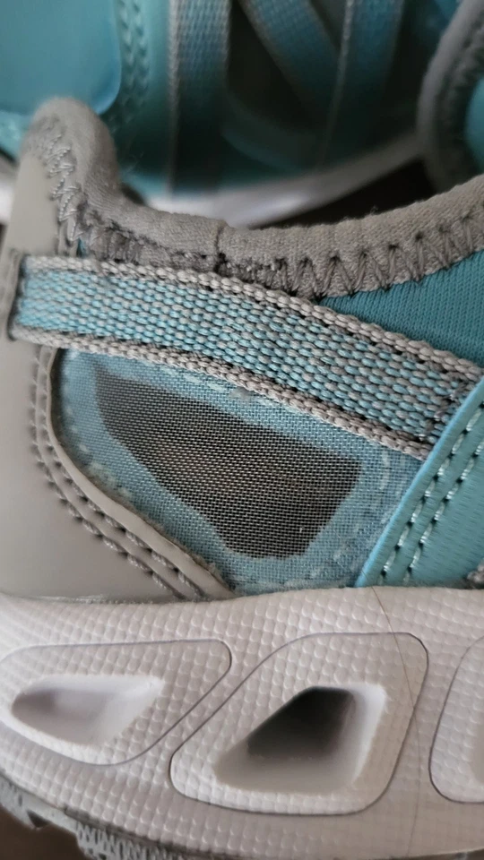 Columbia 儿童 OKOLONA 水上户外鞋 12 码 一脚蹬 蹦极 关闭 二手状况完好 — 第 3/4 张图片