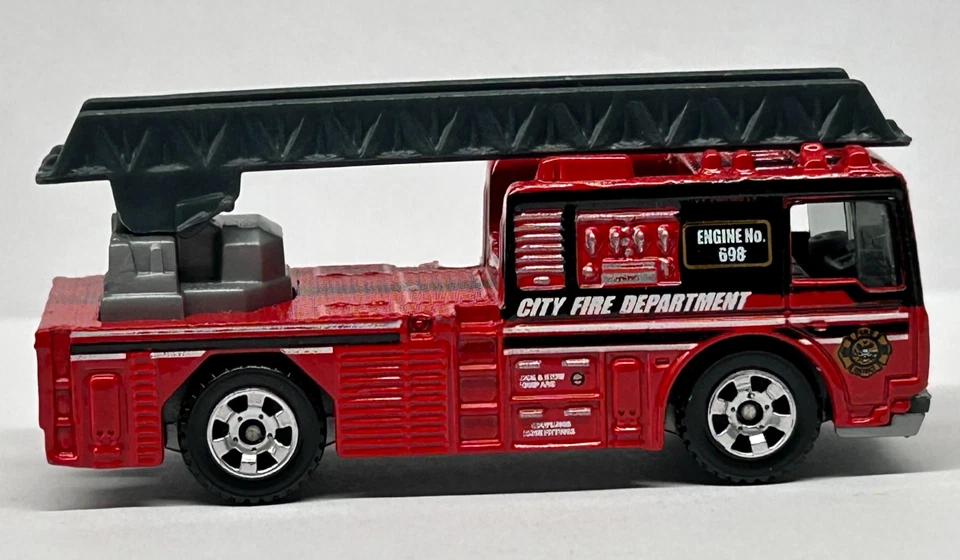 Matchbox 2009 City Fire Dept FIRE ENGINE (Red) Loose - Image 4 of 4