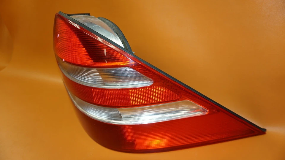 MERCEDES BENZ S500 TAIL LIGHT RIGHT PASSENGER 2000 2001 W220 S430 A2208200664 - Image 2 of 4