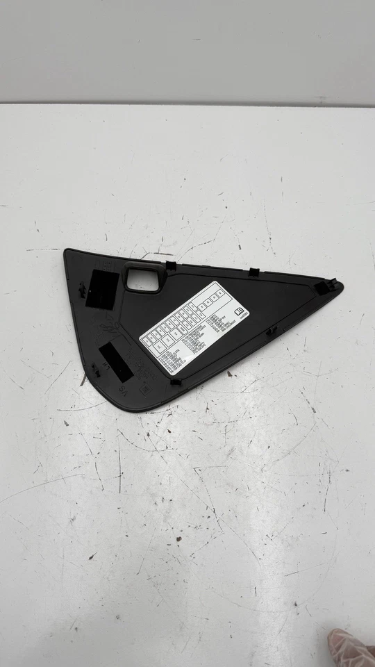 2011-2013 Chevy Volt Passenger's Right Side Fuse Box Panel Cover OEM 31232909 Foto 4 de 4