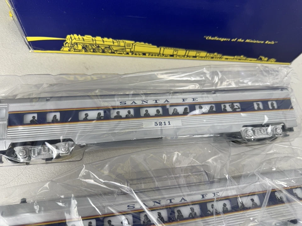 AMERICAN FLYER 6-49930 SANTA FE Blue & Gold S Gauge 3 Passenger Cars Set *READ* - Image 3 of 4
