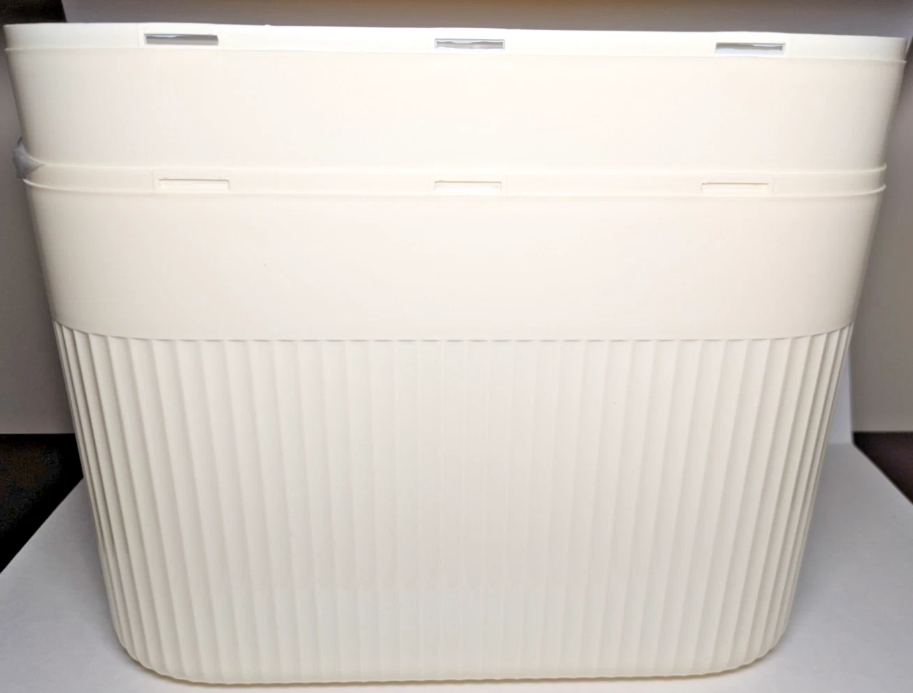 Airtight Food Storage Containers with Steam Vent - 20 Liters - Cream/Tan - NEW