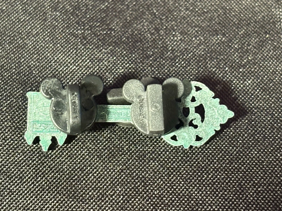 Disneyland DCA WDW 2018 Haunted Mansion Gothic Skeleton Key Pin LE 3000 - Image 3 of 3