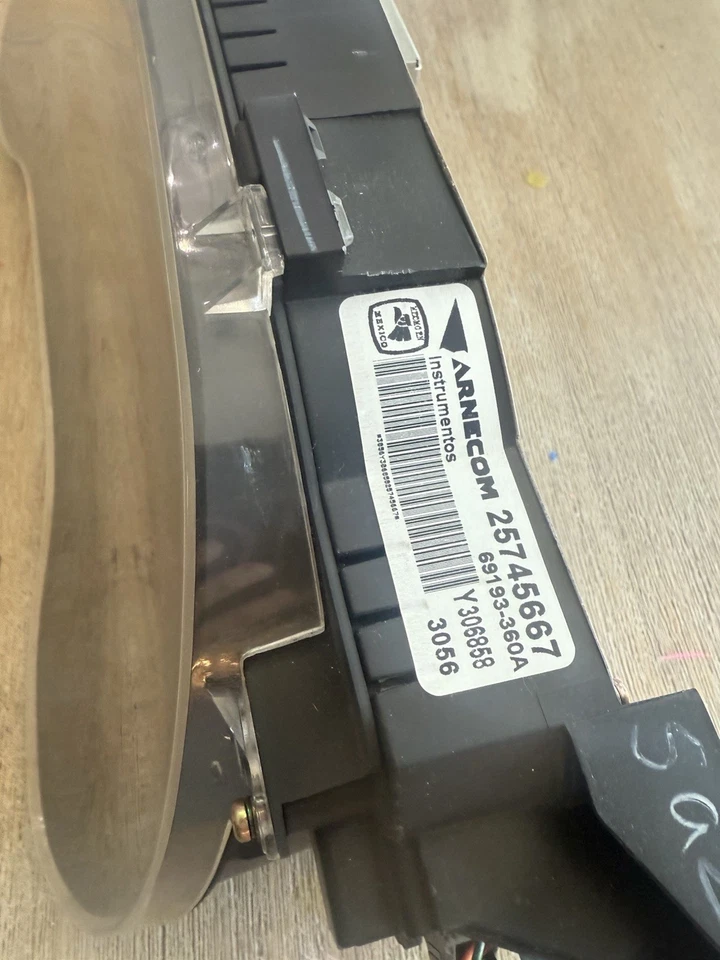 01-05 Cadillac DEVILLE Digital Speedometer Cluster p/n 25745667 miles 113,651 - Imagem 3 de 4