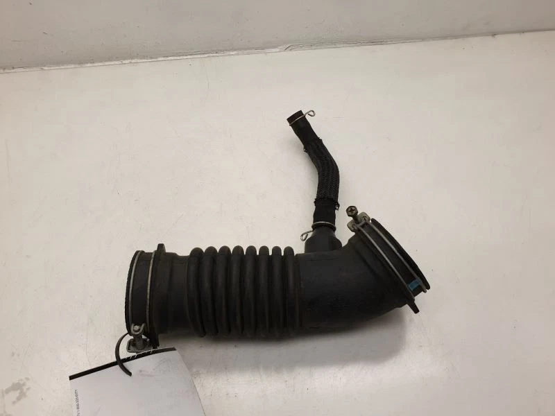 Toyota Matrix 2009 1,8 L 4 cilindros filtro de aire montaje de tubo resonador  Foto 4 de 4