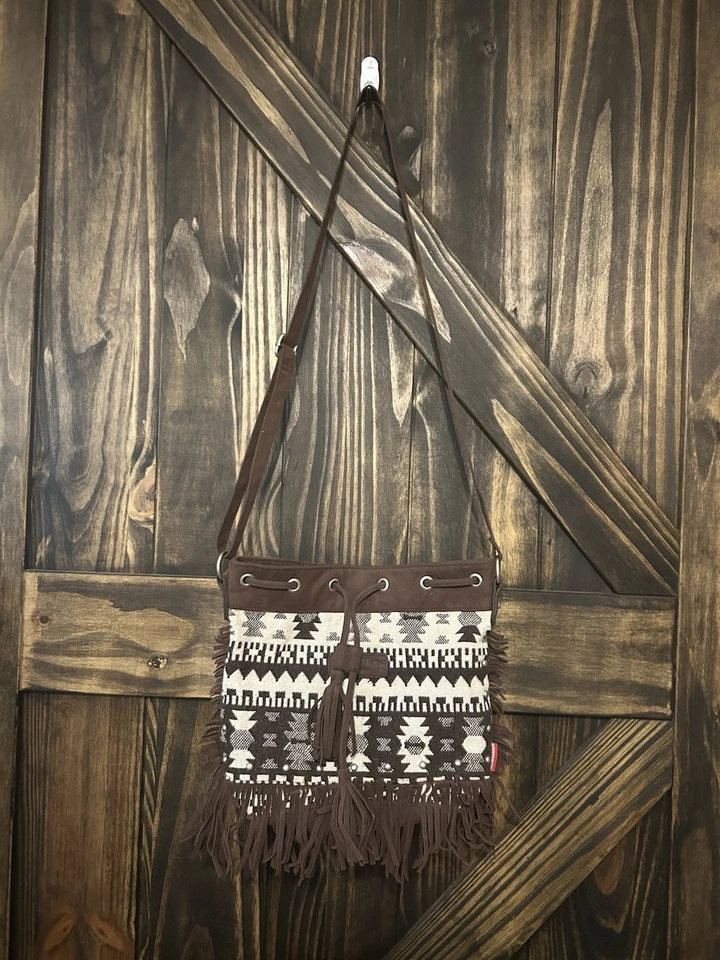 Bolso Bandolera Union Bay Flecos Blanco y Negro Tela Boho Azteca e Imitación Cuero Foto 2 de 4