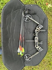 Mathews Left handed compound bow with soft case/arrows