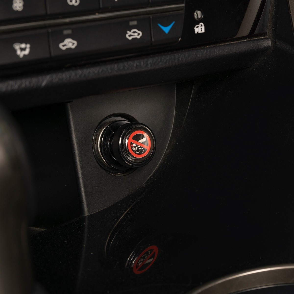 car cigarette lighter cover Universal Auto 21mm 22mm 12V Power Socket Outlet Cap This is a non Cigarette Lighter Cover 3 Pcs,