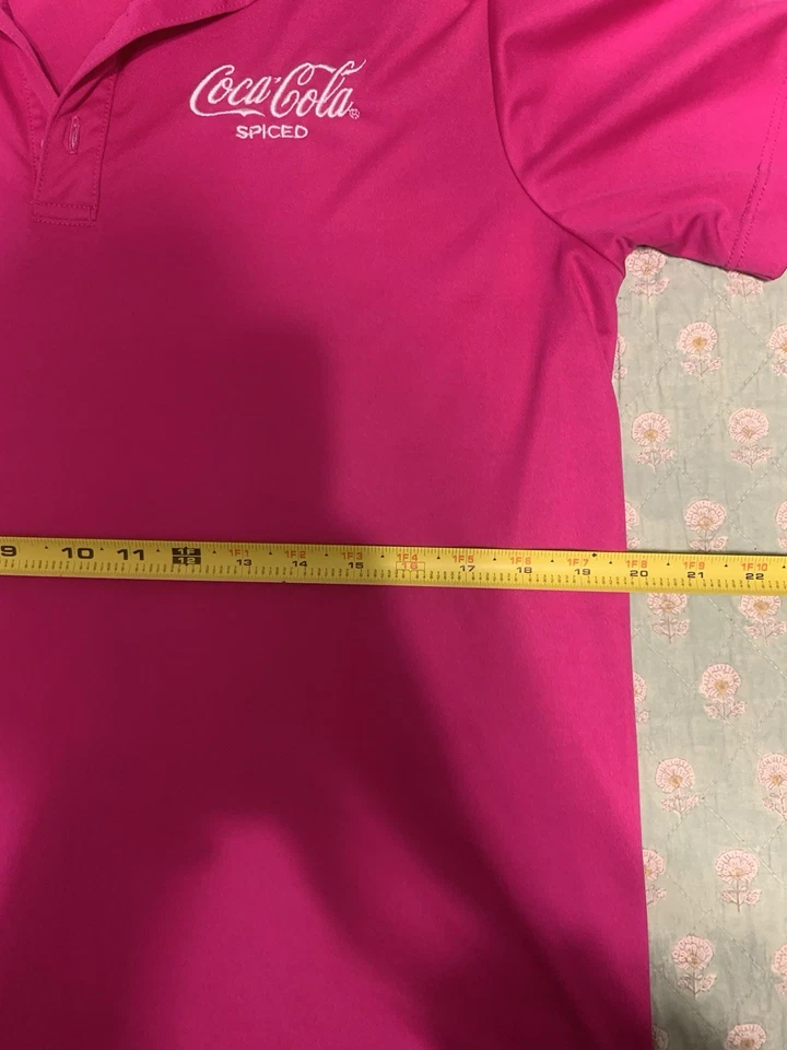 Camisa Polo Coca Cola Spice Para Hombres Talla Mediana 21 ptp Rosa Fucsia Golf Hecha en EE. UU. Rara Foto 4 de 4