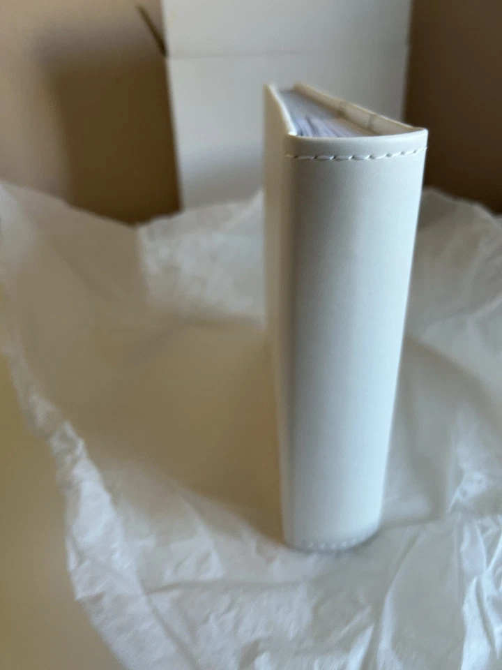 Beautiful White Wedding Album With Rings On Front And Pretty Floral Pages Boxed - Image 4 of 4