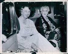 1938 Mrs Franklin D Roosevelt Eleanor Smiling In Car Politics Vintage Photo 8x10