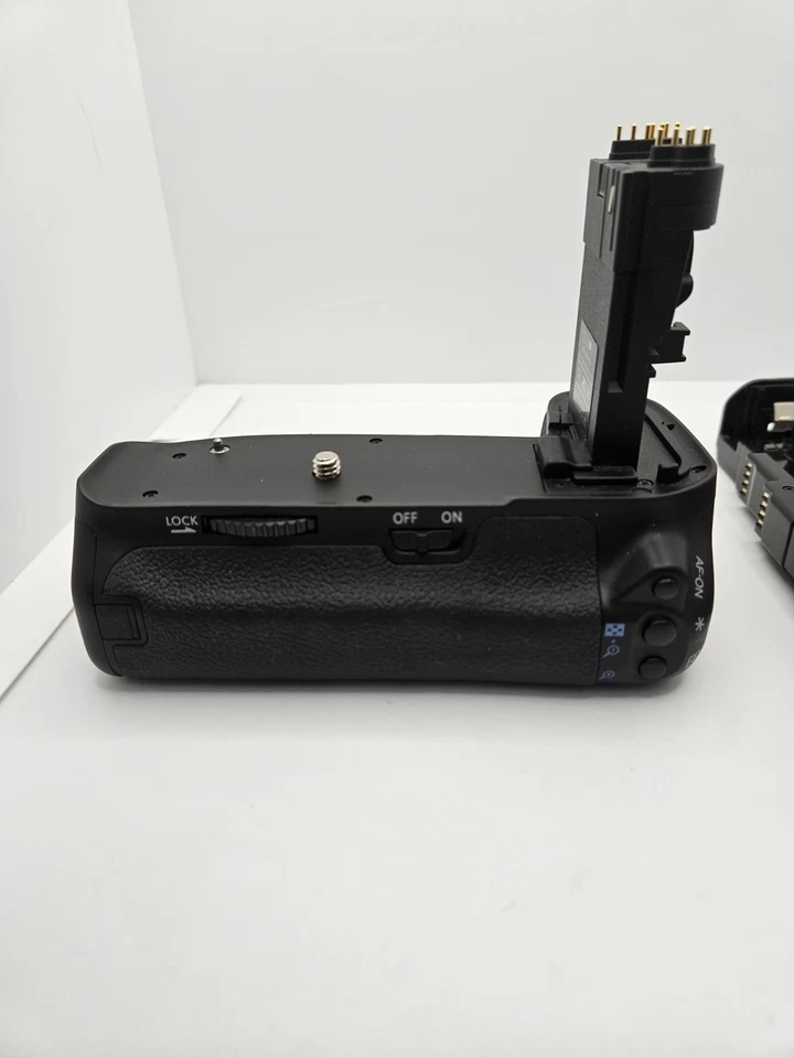 Zeikos ZE-CBG60D Multi Power Battery Pack Grip Canon 60d  Vertical EOS - Image 3 of 4