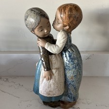 Lladro 2086 The Little Kiss Gres Finish Retired Excellent Condition Retired