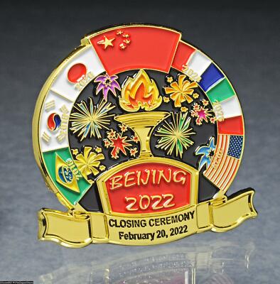 OLYMPIC PINS BADGE 2022 BEIJING CHINA CLOSING CEREMONY TORCH FLAGS FIREWORKS GLD