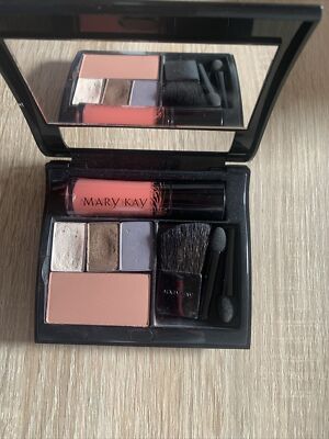 Mary Kay Compact gefüllt