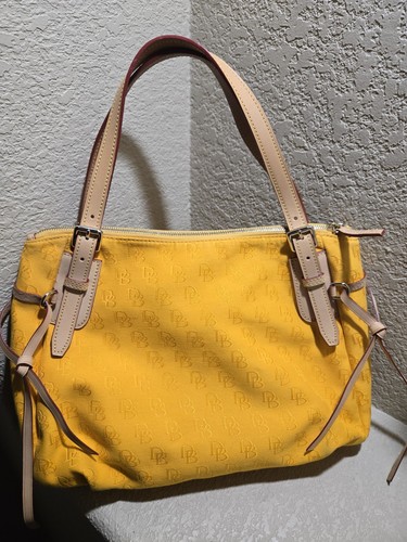 Bolso de Mano Dooney & Bourke Dahlia AMARILLO de Lona y Cuero - Imagen 4 de 9