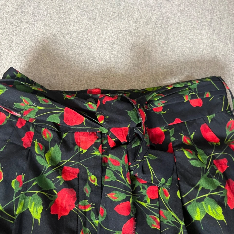 Pantalones Cortos Dolce & Gabbana Para Mujer Talla Pequeña Negro Rosa Floral Plisado Corbata Cintura Foto 2 de 4