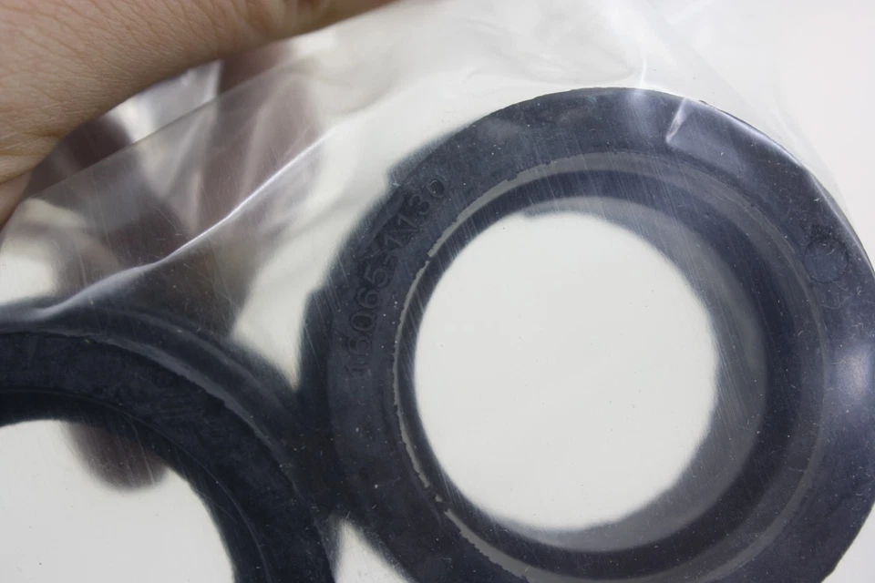 1986 年 KAWASAKI NINJA 1000R ZX1000 INTAKE MANIFOLD BOOTS CARB HOLDER 4 件套 — 第 3/4 张图片