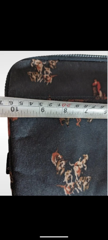 Herschel Apple iPad Tablet Case Bag Great condition  - Image 4 of 4