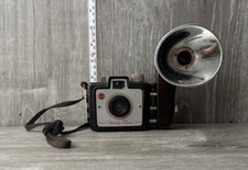 VINTAGE 1950s KODAK BROWNIE HOLIDAY FLASH CAMERA Untested MM 