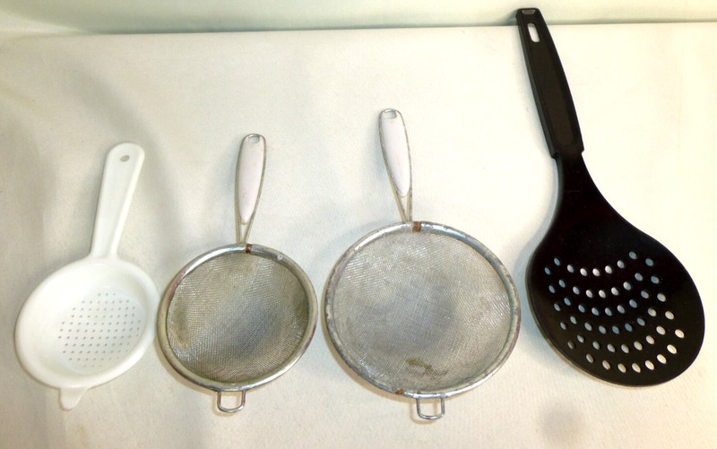 Vintage Lot of 4 Handheld Mesh Plastic Strainer Progressus Slotted Spoon Tea egg