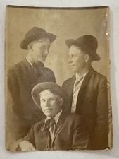 (Ai) Early Original Found Photo Photograph Photo Booth Matic 3 Person Men Hats