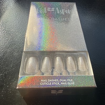 Red Aspen Press On Nails~Extravagant Erica Medium   Coffin   Winter White