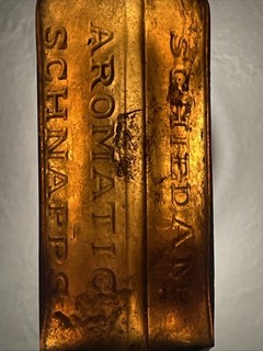 Udolpho Wolfes bottiglia di grappa aromatica scavata piano applicato Austin Nevada più snella