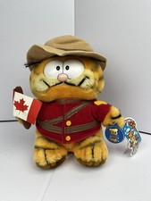 9" VINTAGE DAKIN GARFIELD MOUNTIE W CANADA FLAG STUFFED ANIMAL PLUSH CANADIAN