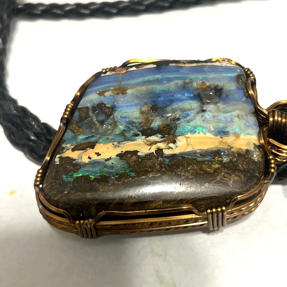 Arte rupestre unisex Bolo de ópalo y cobre de roca Foto 2 de 4