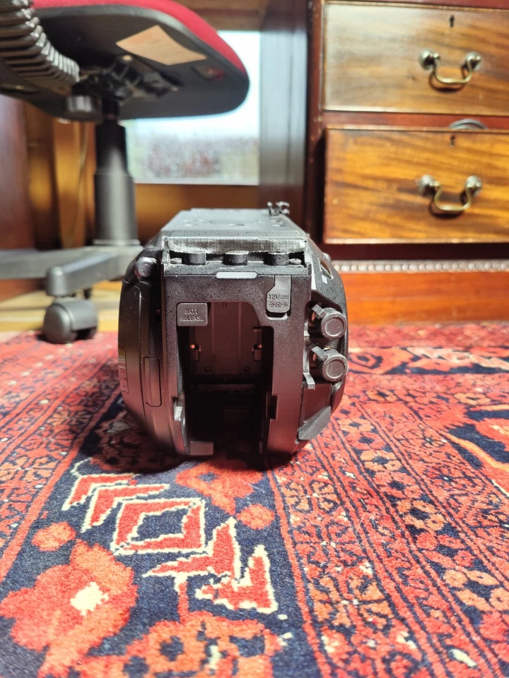  Sony Fs7 MkI - w/ ARRI Plates, 2x Batts, XQD Cards & Bag - Image 2 of 4