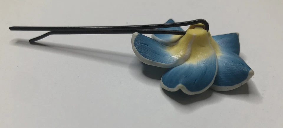 Pin Bobby Flor Negro Azul Amarillo Blanco con Flor Gema Transparente 2.5 pulgadas Largo Trópico Foto 3 de 4