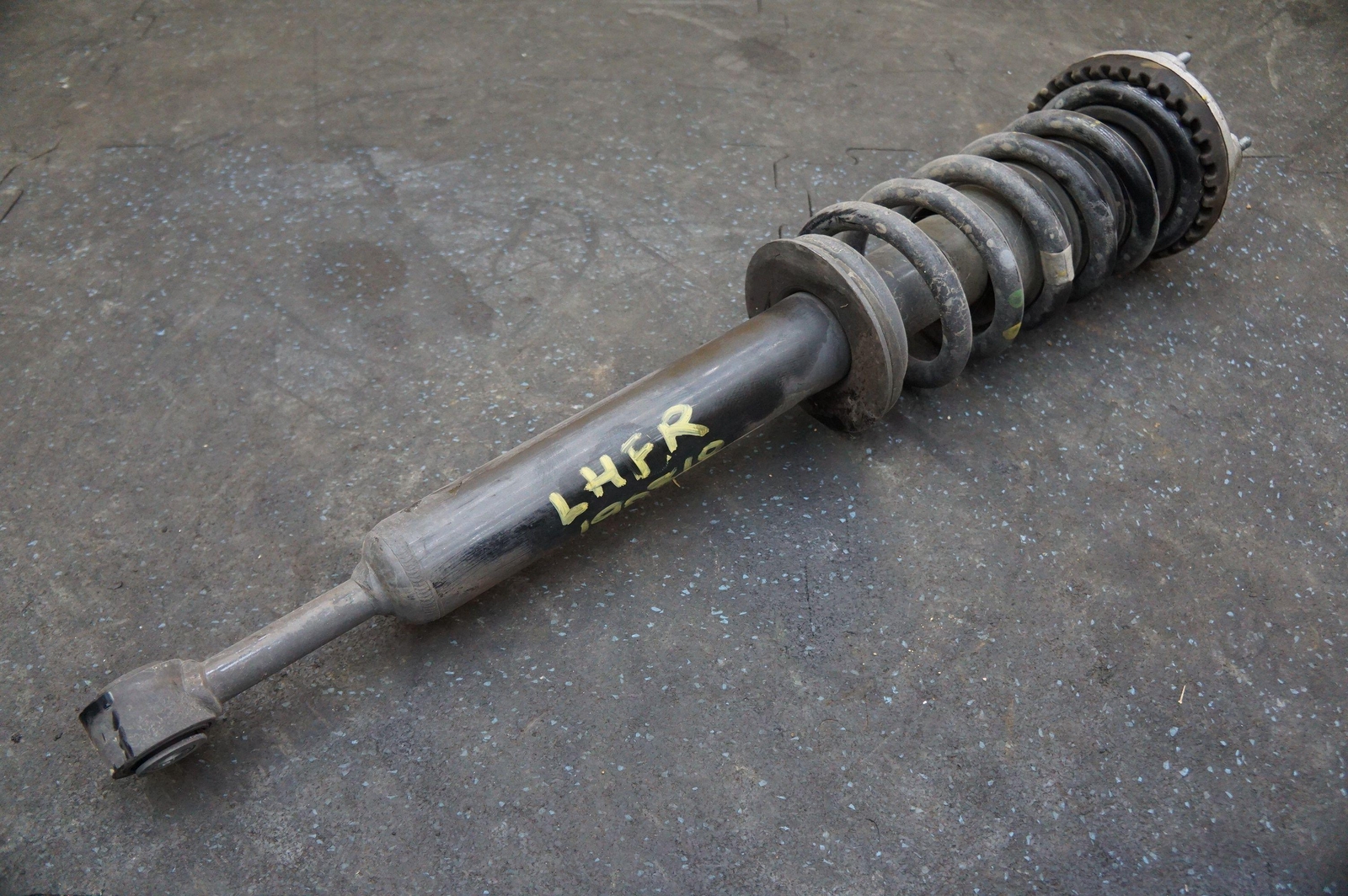 Front Left Or Right Shock Spring Strut 670008896 OEM Maserati Ghibli 2014-17+