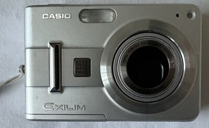 Casio EXILIM ZOOM EX-Z57 5.0MP Digital Camera - Silver in very good condition